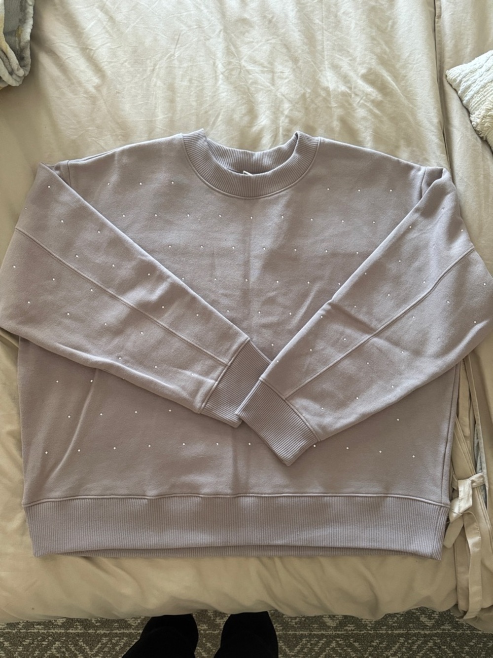 A New Day : Crewneck Sweatshirt in Light Lavender with Subtle Stud Detail